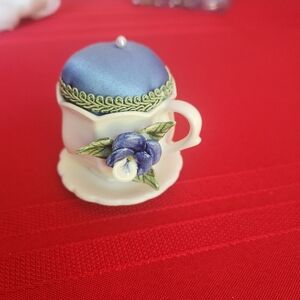 Blue and White Decorative Teacup with Lid